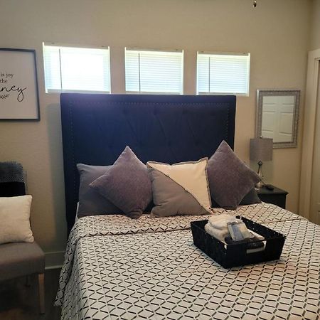 Spacious Townhouse Minutes From Downtown Sa. سان أنطونيو المظهر الخارجي الصورة