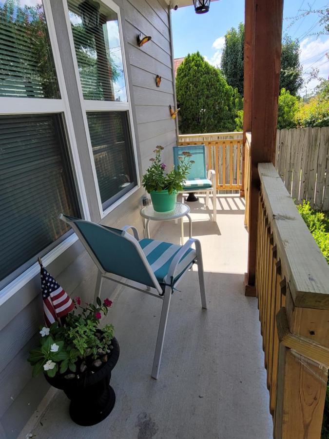 Spacious Townhouse Minutes From Downtown Sa. سان أنطونيو المظهر الخارجي الصورة