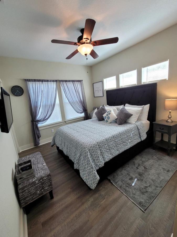 Spacious Townhouse Minutes From Downtown Sa. سان أنطونيو المظهر الخارجي الصورة