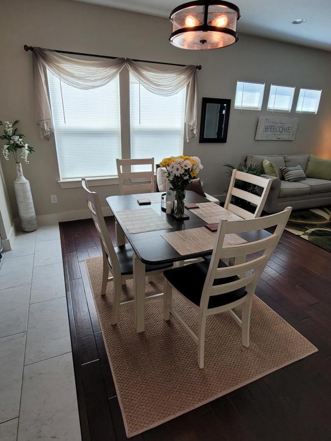 Spacious Townhouse Minutes From Downtown Sa. سان أنطونيو المظهر الخارجي الصورة