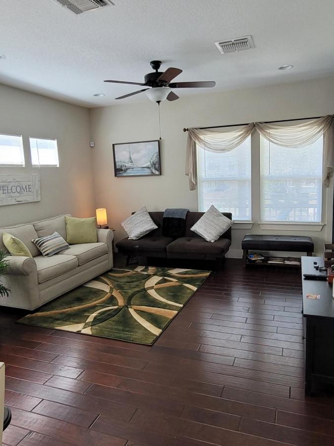 Spacious Townhouse Minutes From Downtown Sa. سان أنطونيو المظهر الخارجي الصورة