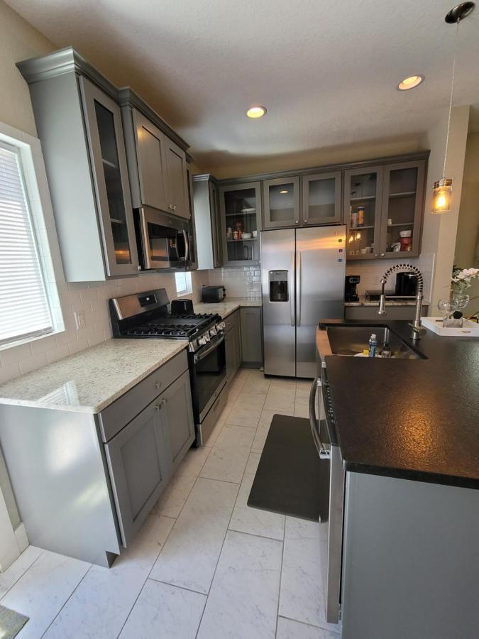 Spacious Townhouse Minutes From Downtown Sa. سان أنطونيو المظهر الخارجي الصورة