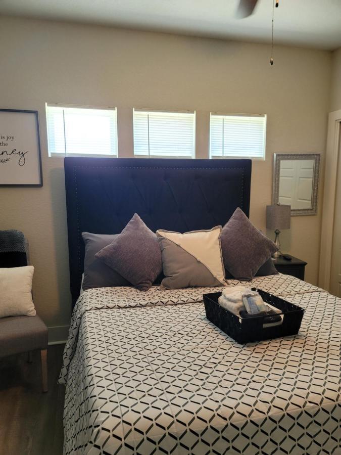 Spacious Townhouse Minutes From Downtown Sa. سان أنطونيو المظهر الخارجي الصورة